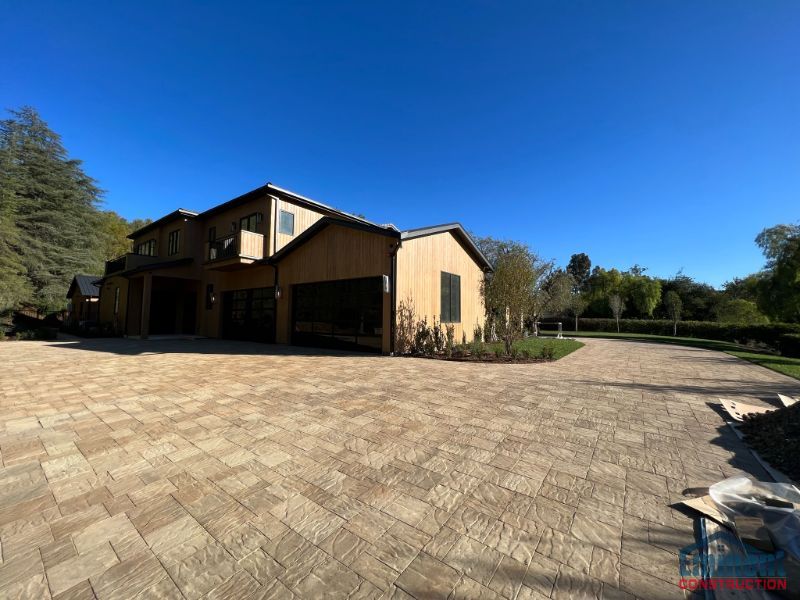 Hidden Hills Driveway Pavers made with Belgard Avalon Slate